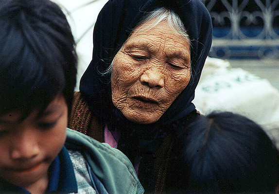 Hanoi, Old woman and young boy